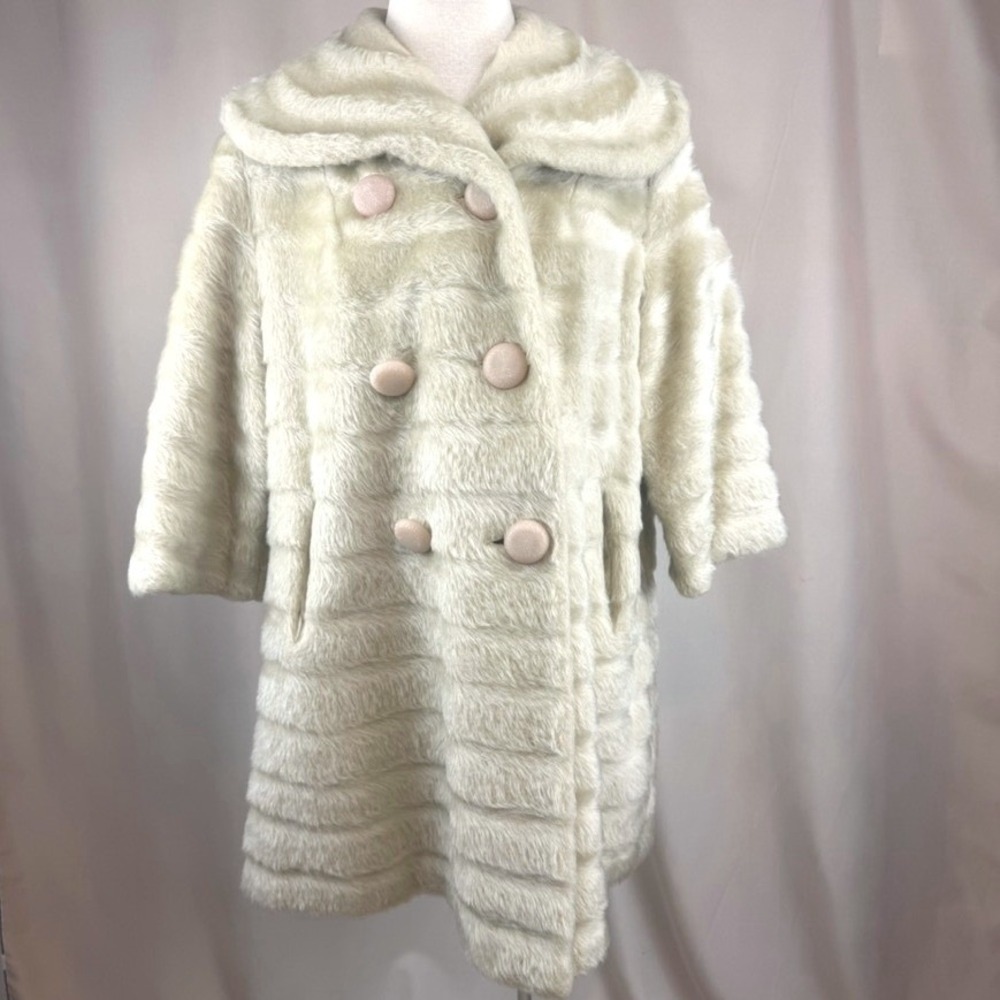 Vintage Faux Fur Womens Coat|M|Ivory Button 3/4 Sleeve 60s Shag Indie ILGWU USA